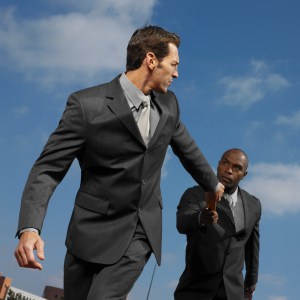 mettre les autres en avant